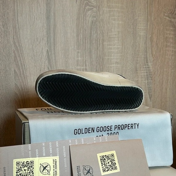 Golden Goose Glitter Star Sneakers in White and Gold - Picture 8 of 10